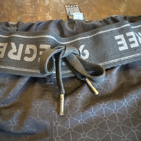 90 DEGREE Men's Flex Fit - Wicking ACTIVEWEAR SHORTS - Size SM-Black Charcoal - Picture 3 of 4